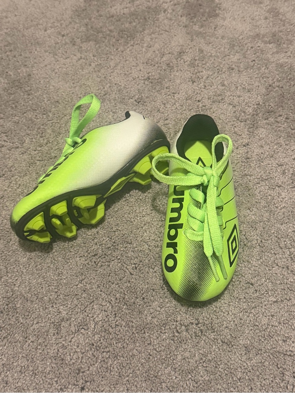 Umbro Kids' Neon Lime Green Soccer Cleats